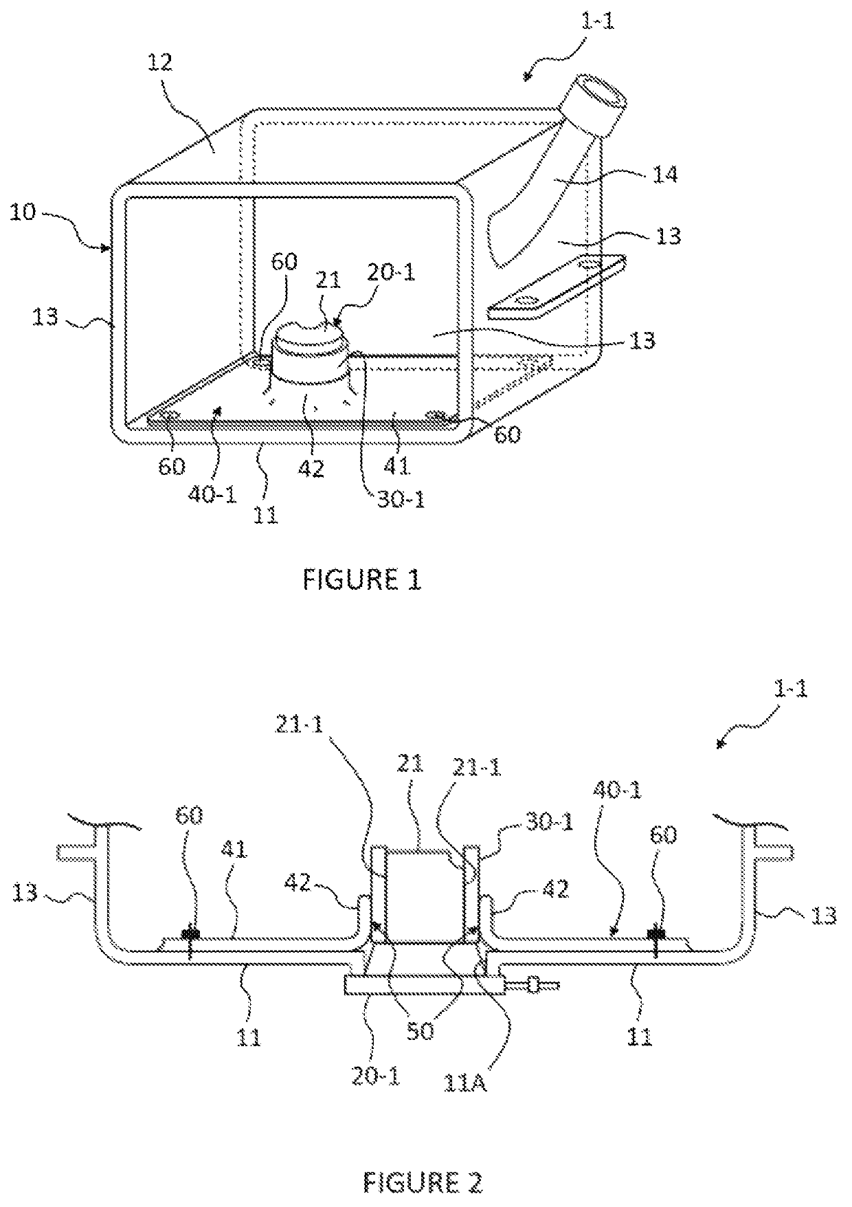 Liquid storage device for a motor vehicle