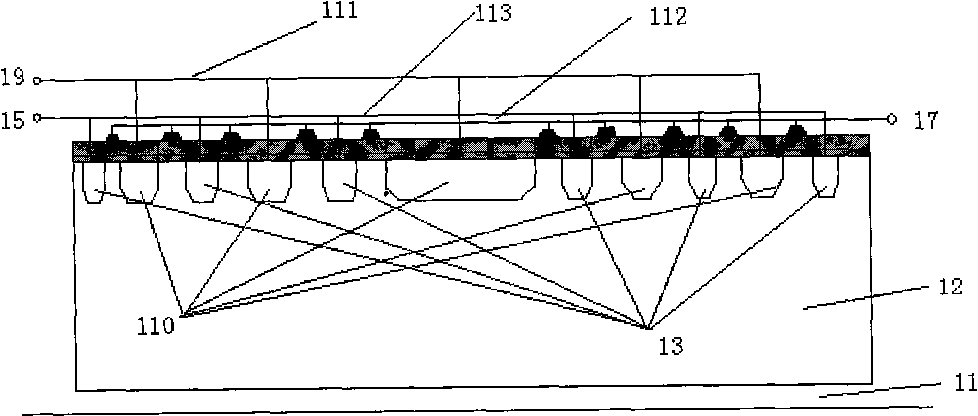 CMOS (Complementary Metal-Oxide-Semiconductor Transistor)-process compatible grid-control p-n junction forward-direction injection type silicon light-emitting device and production method thereof