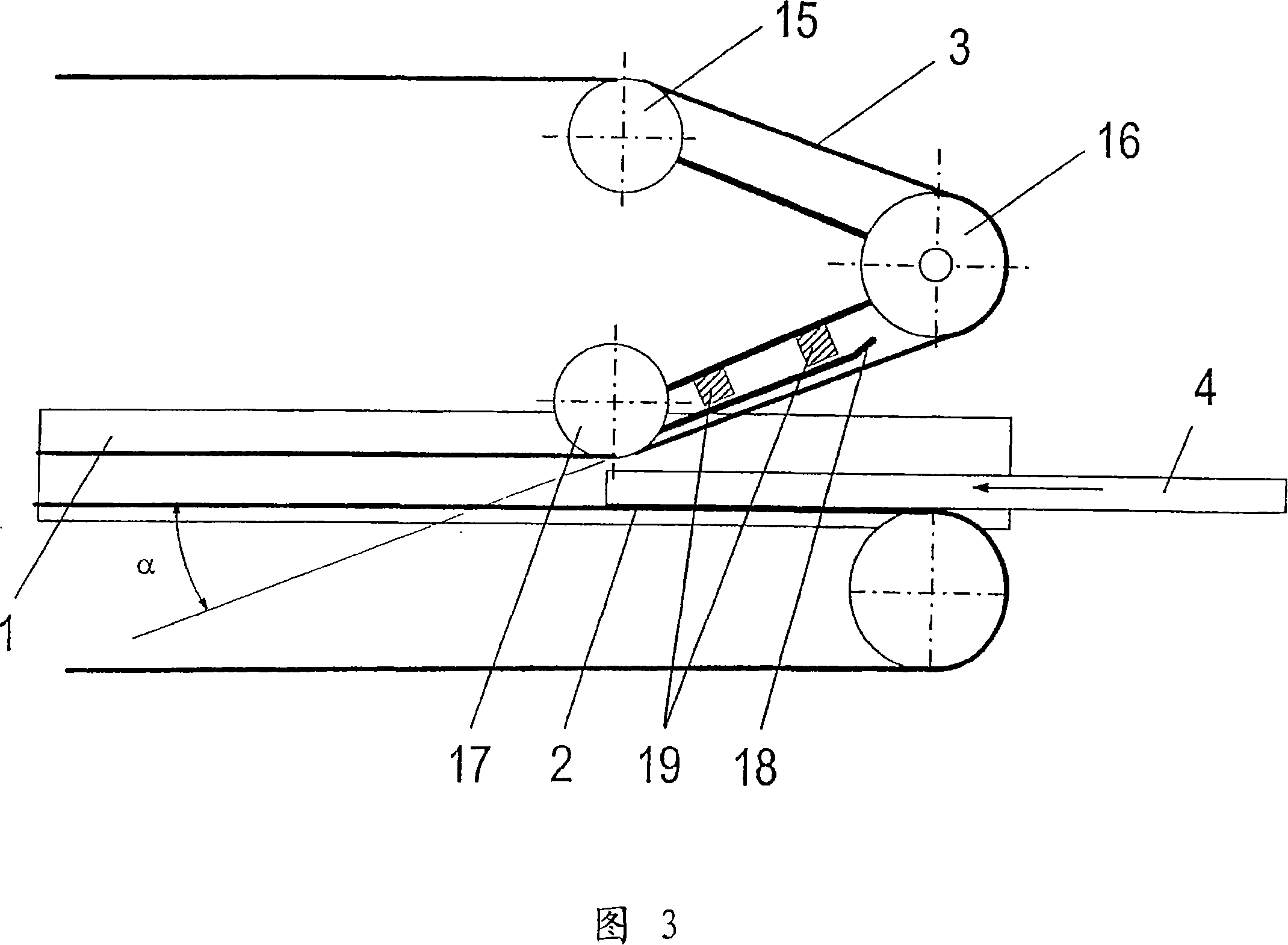 Device for orienting flat items of mail towards a narrow edge