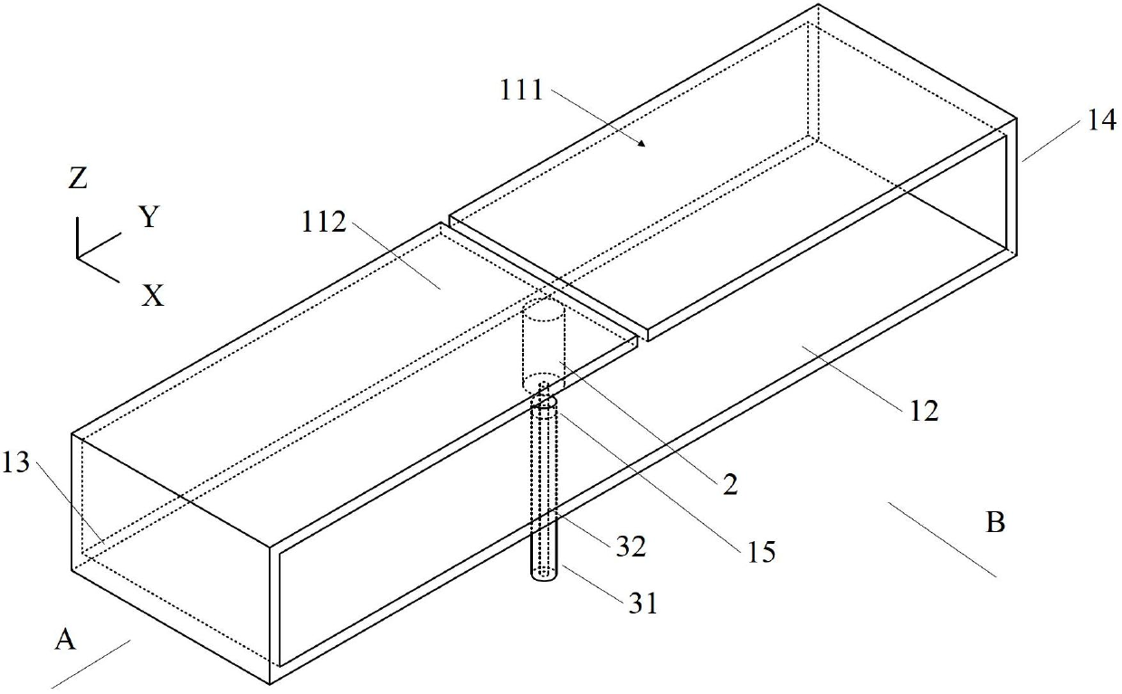 Bidirectional radiating antenna used in mine shafts and tunnels