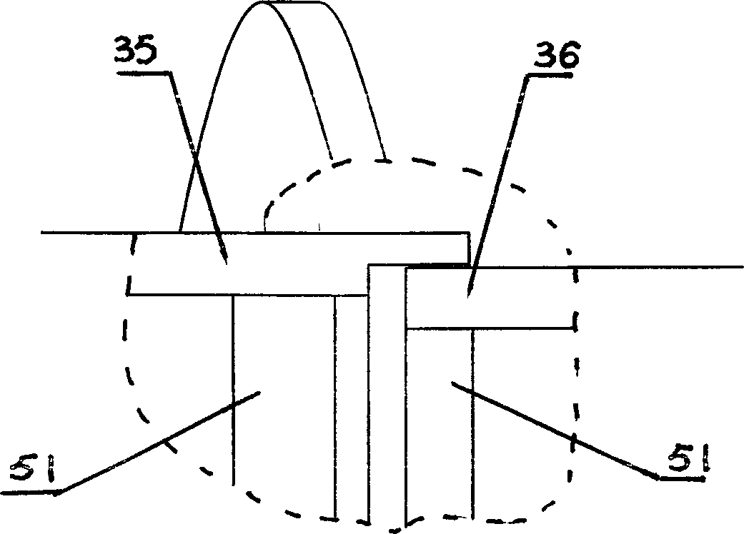 Extruding extractor and continuous dynamic Chinese medicine countercurrent extracting system thereof