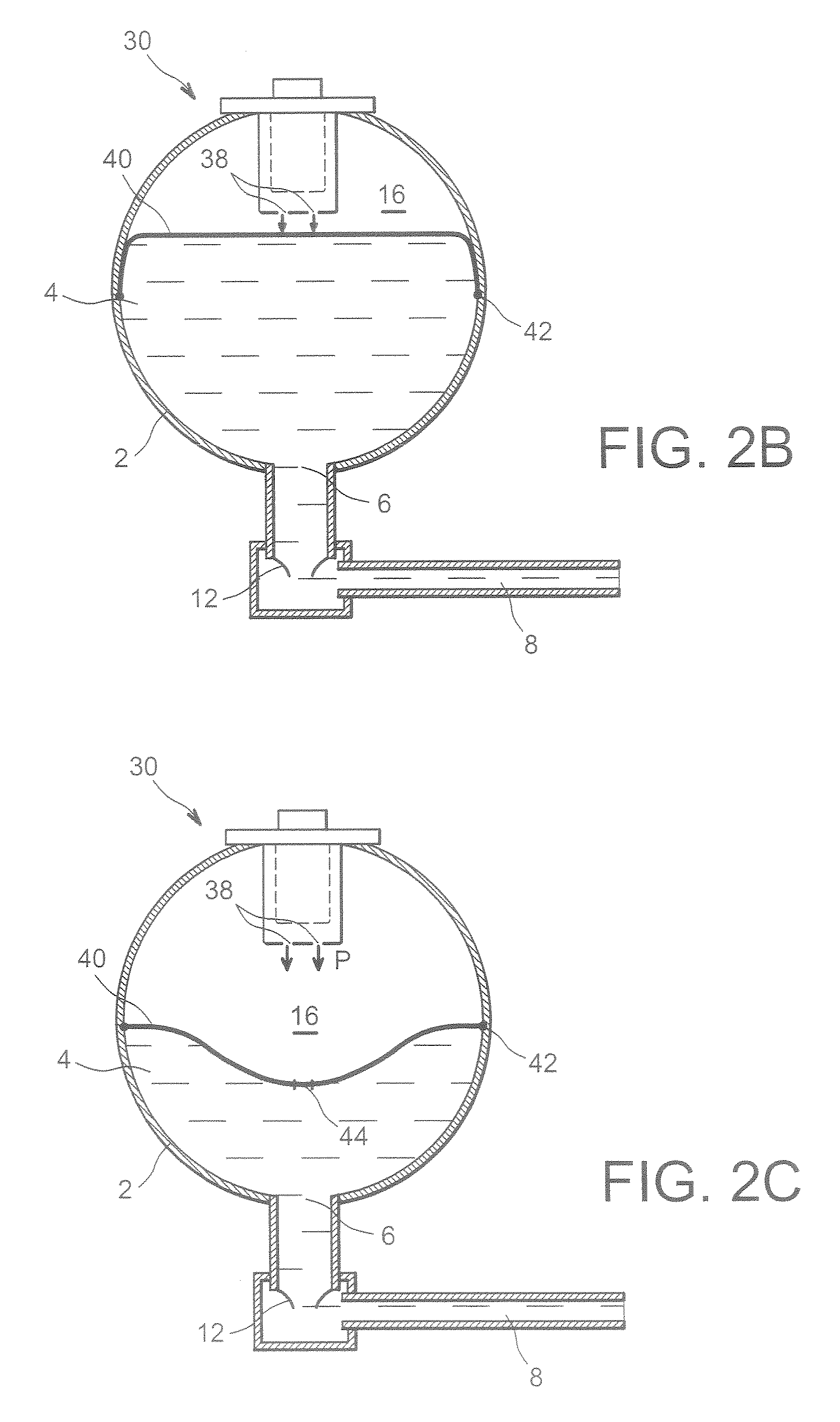 Device for increasing the effectiveness of the pressurizing gas in an extinguisher bottle