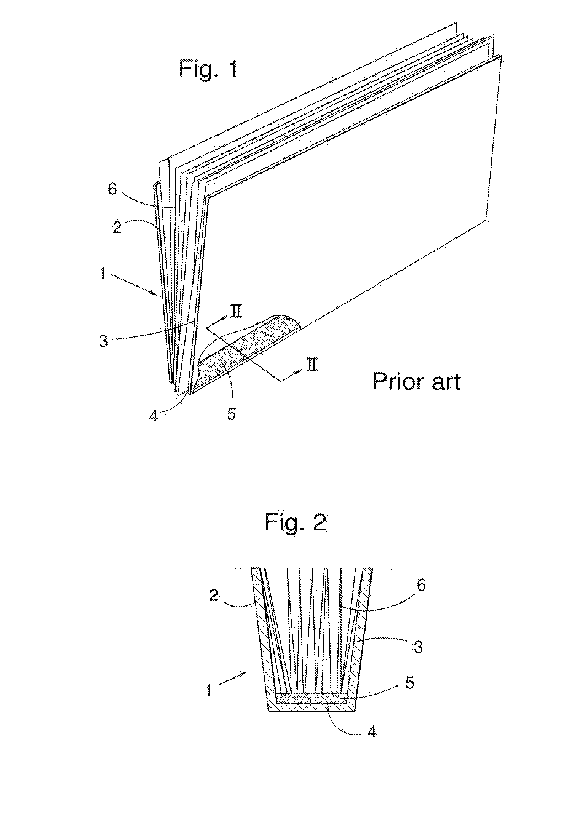 Method of manufacturing folders having under-dimensions, a machine for such a manufacture, and a cassette for such a machine and such a manufacturing method