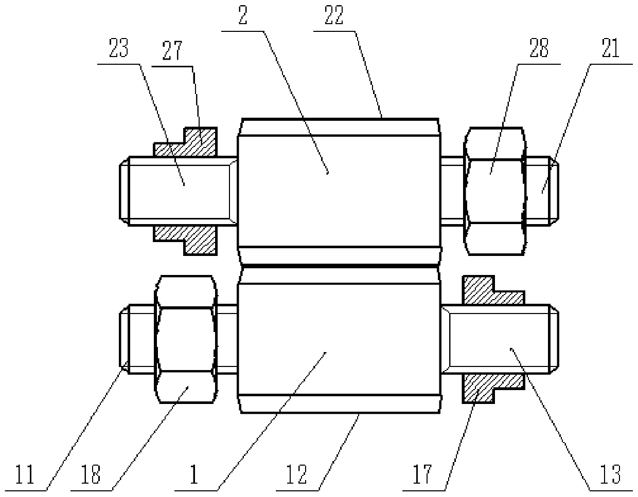 Raw material primary crushing device for woven bags