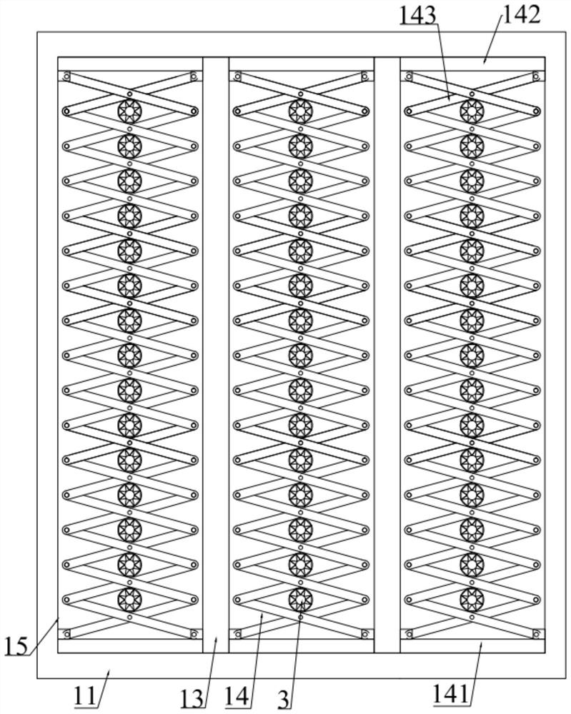 High-strength heat-preserving foam box and forming process thereof