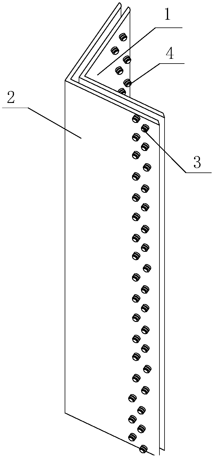 Reinforcing device for reinforcing steel member in communication tower