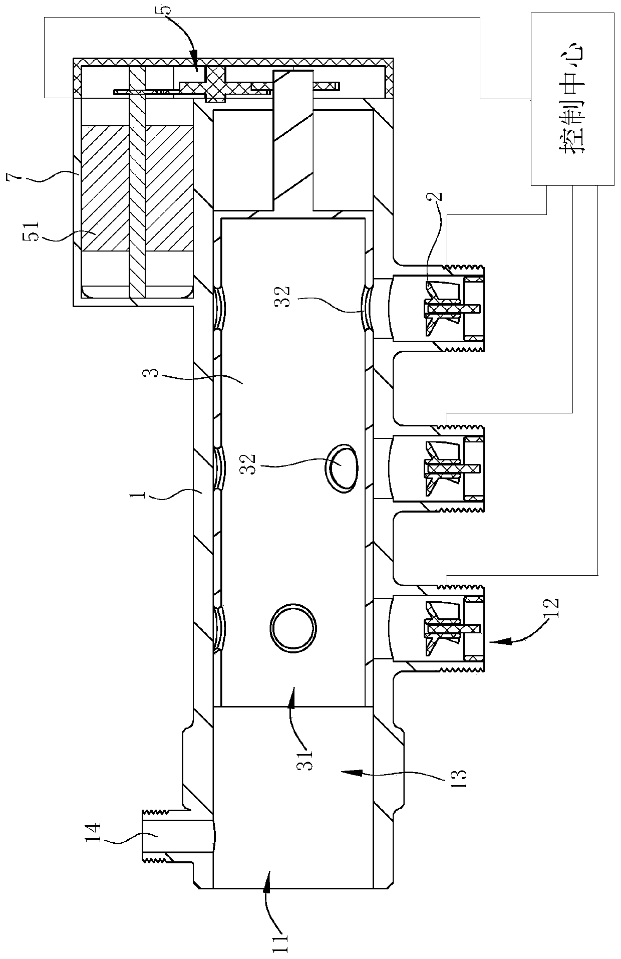 Water distributing and collecting device