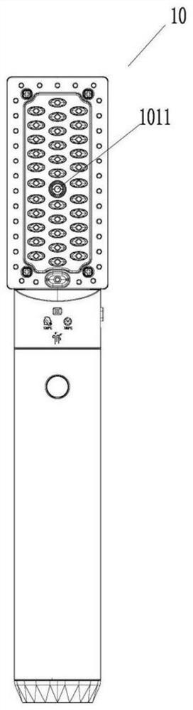 Comb and method for controlling heating temperature of comb