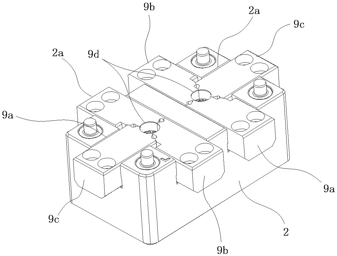 Injection mold for side gate vertical runners and side gates