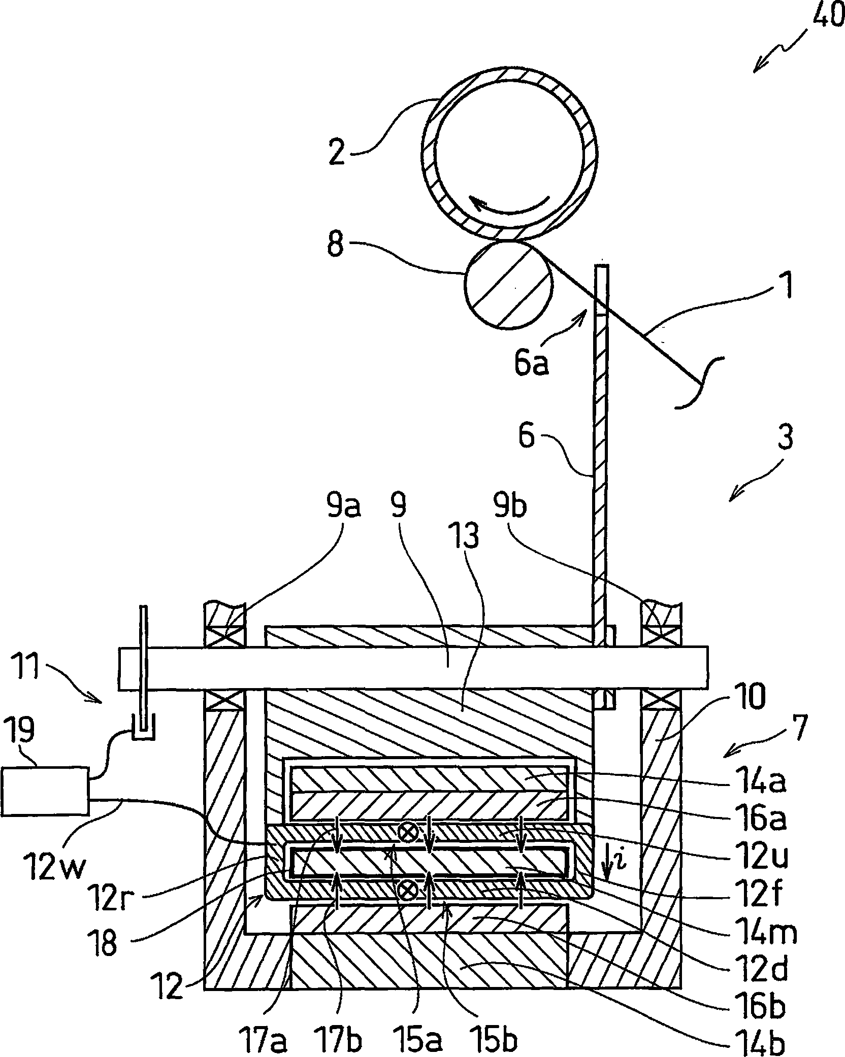 Traverse device for yarn, and textile machinery including the same