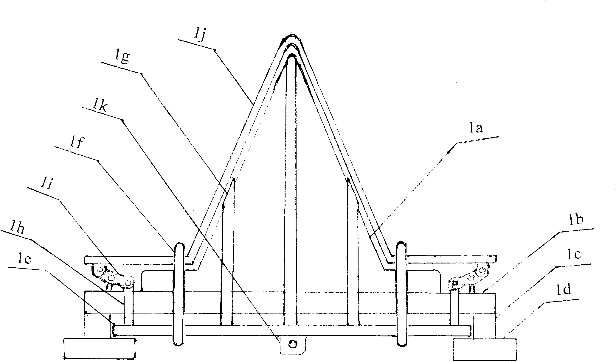 Integral figure eight-shaped sand block mesh assembling machine