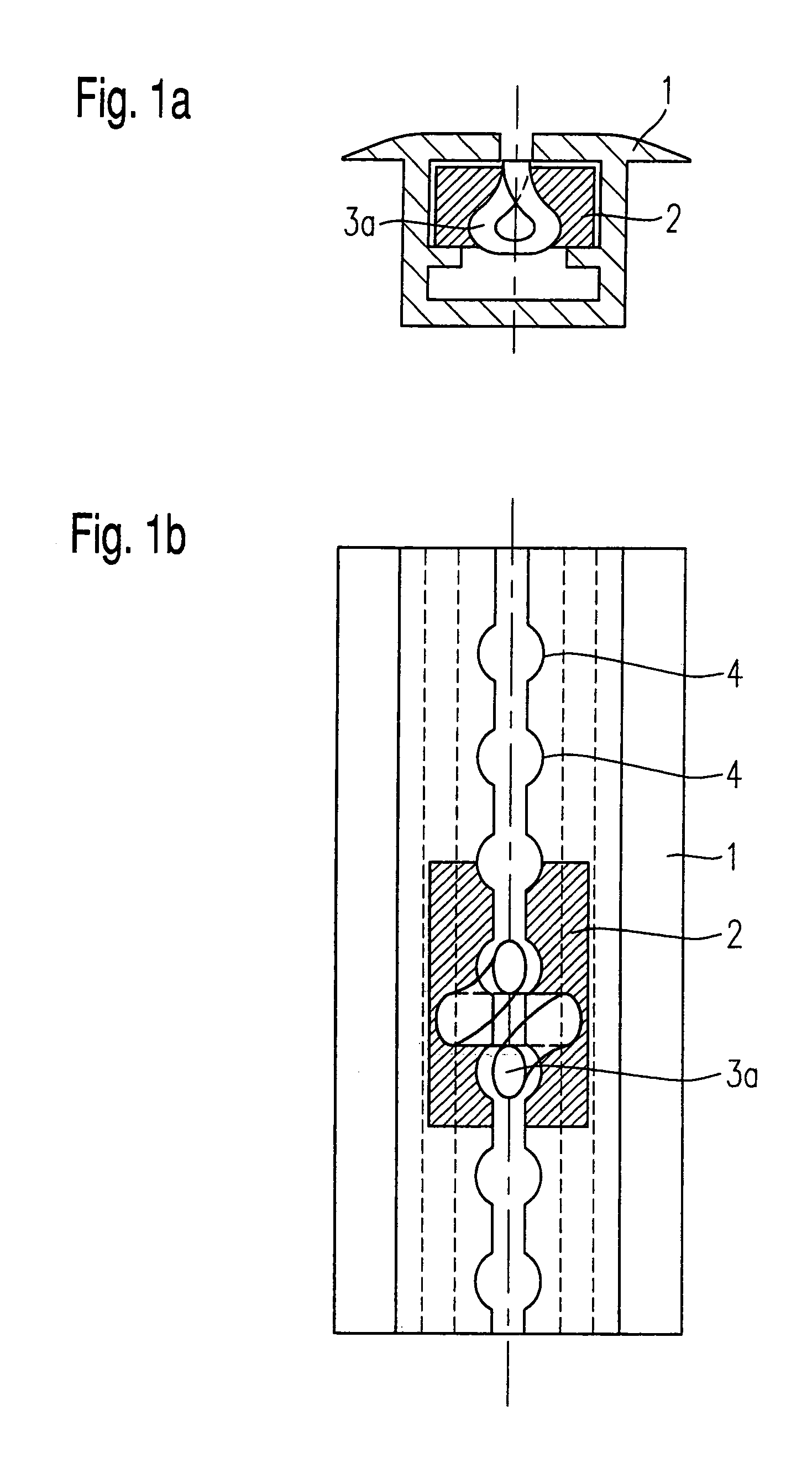 Data transmission between a chassis and a seat movably arranged on the chassis