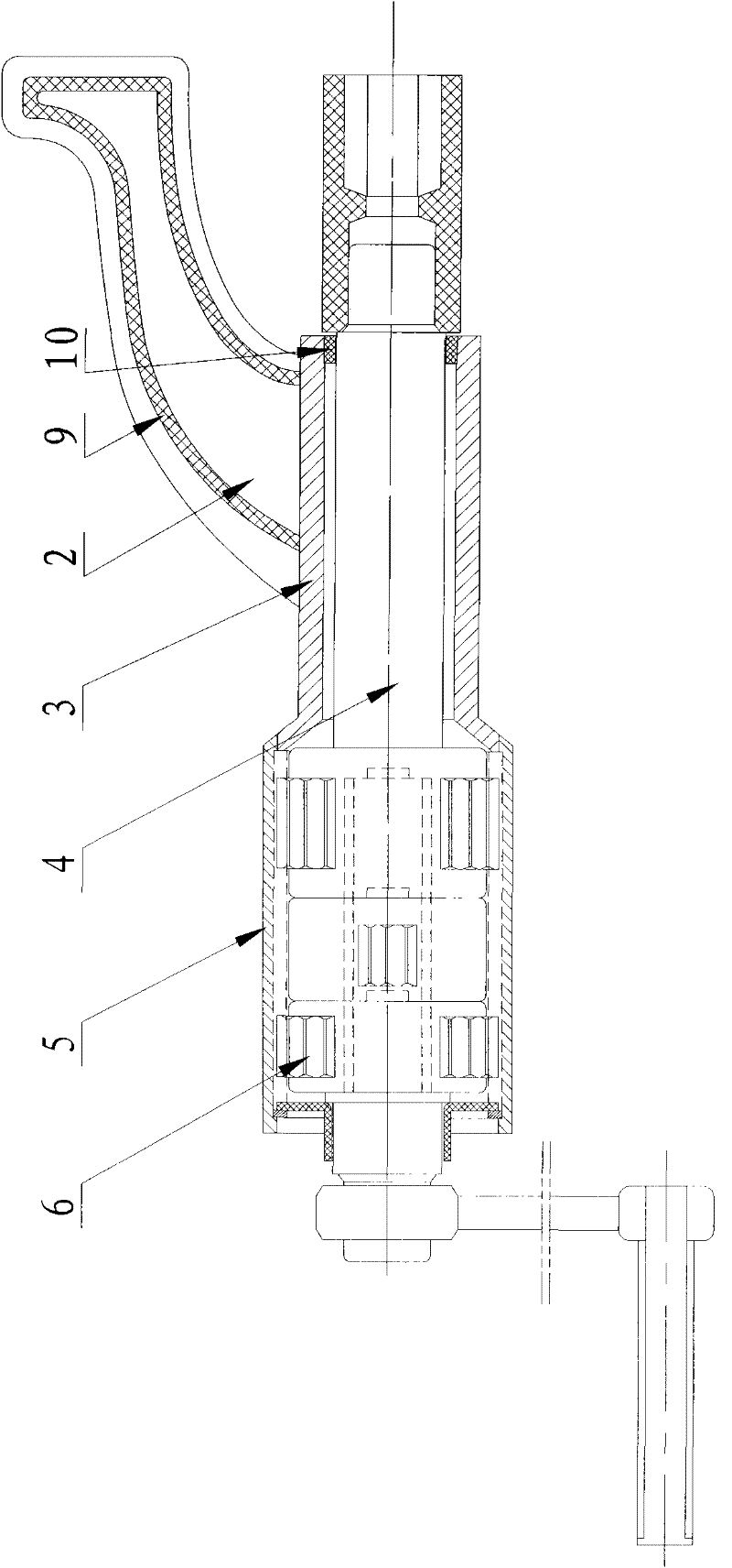 Effort-saving wrench socket and manufacturing method thereof