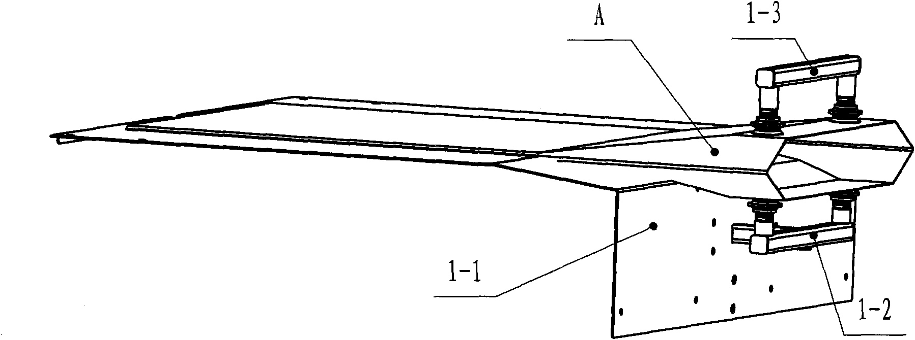 Material packaging method and device for laterally transferring full material bags