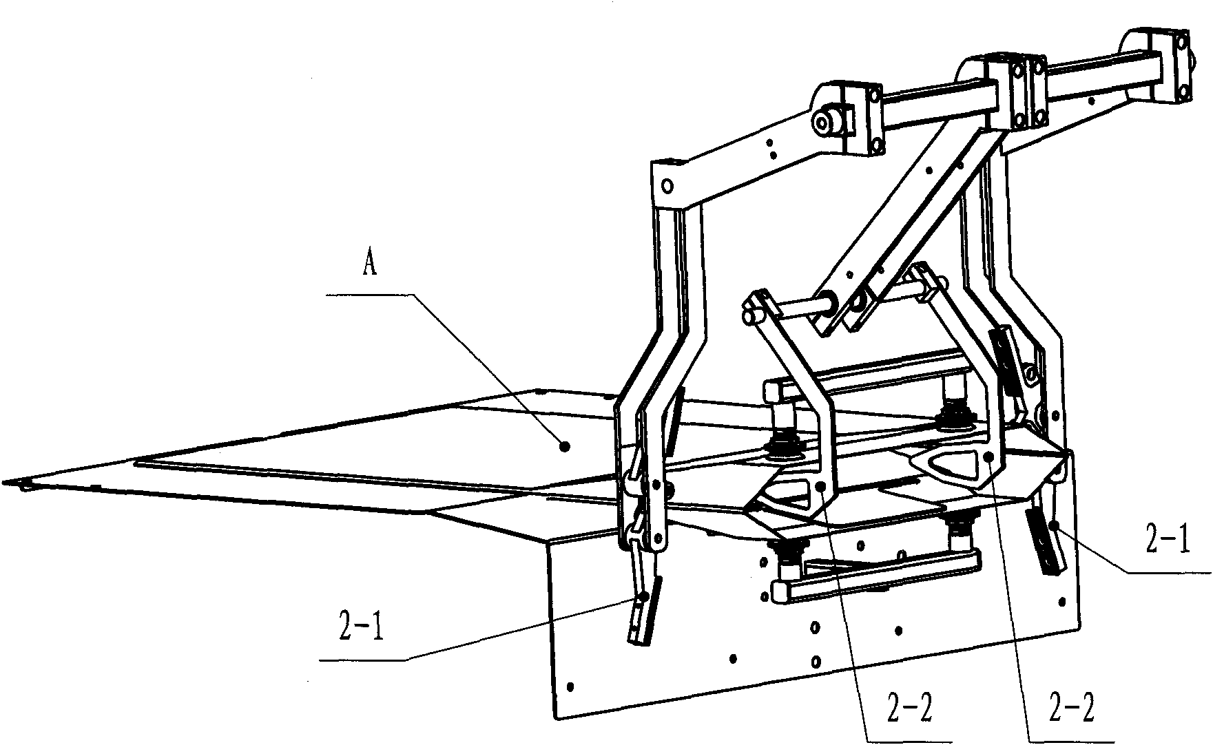 Material packaging method and device for laterally transferring full material bags