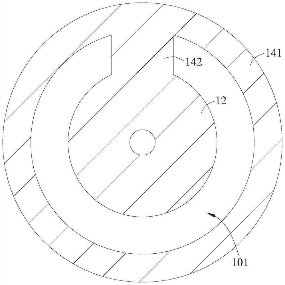 Low-pass filtering structure and filter