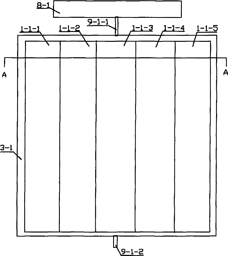 Solar hot water generating device with secondary reflection disc-shaped closed cavity for light collection