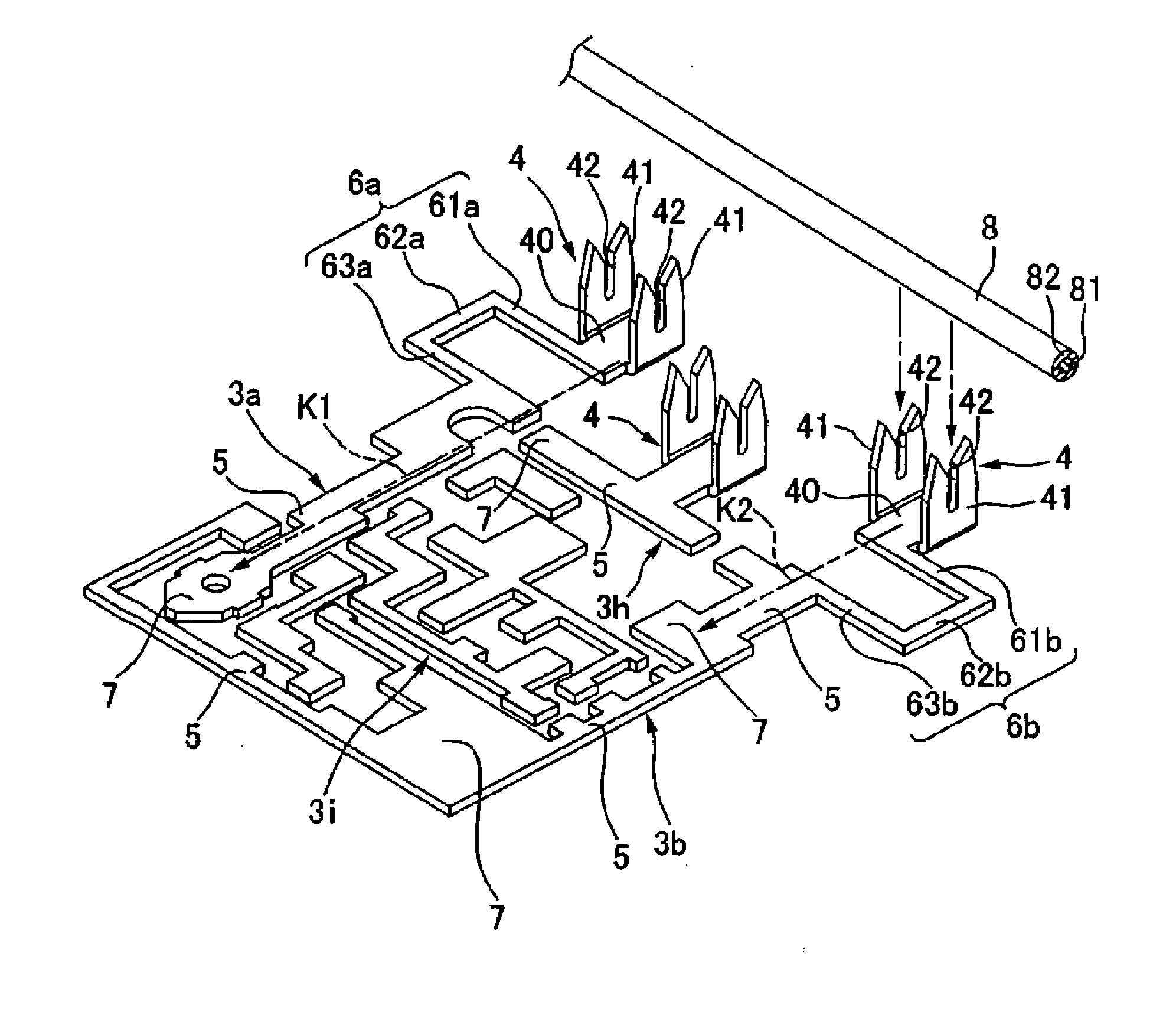 Bus bar attaching member and room lamp for vehicle having bus bar attaching member