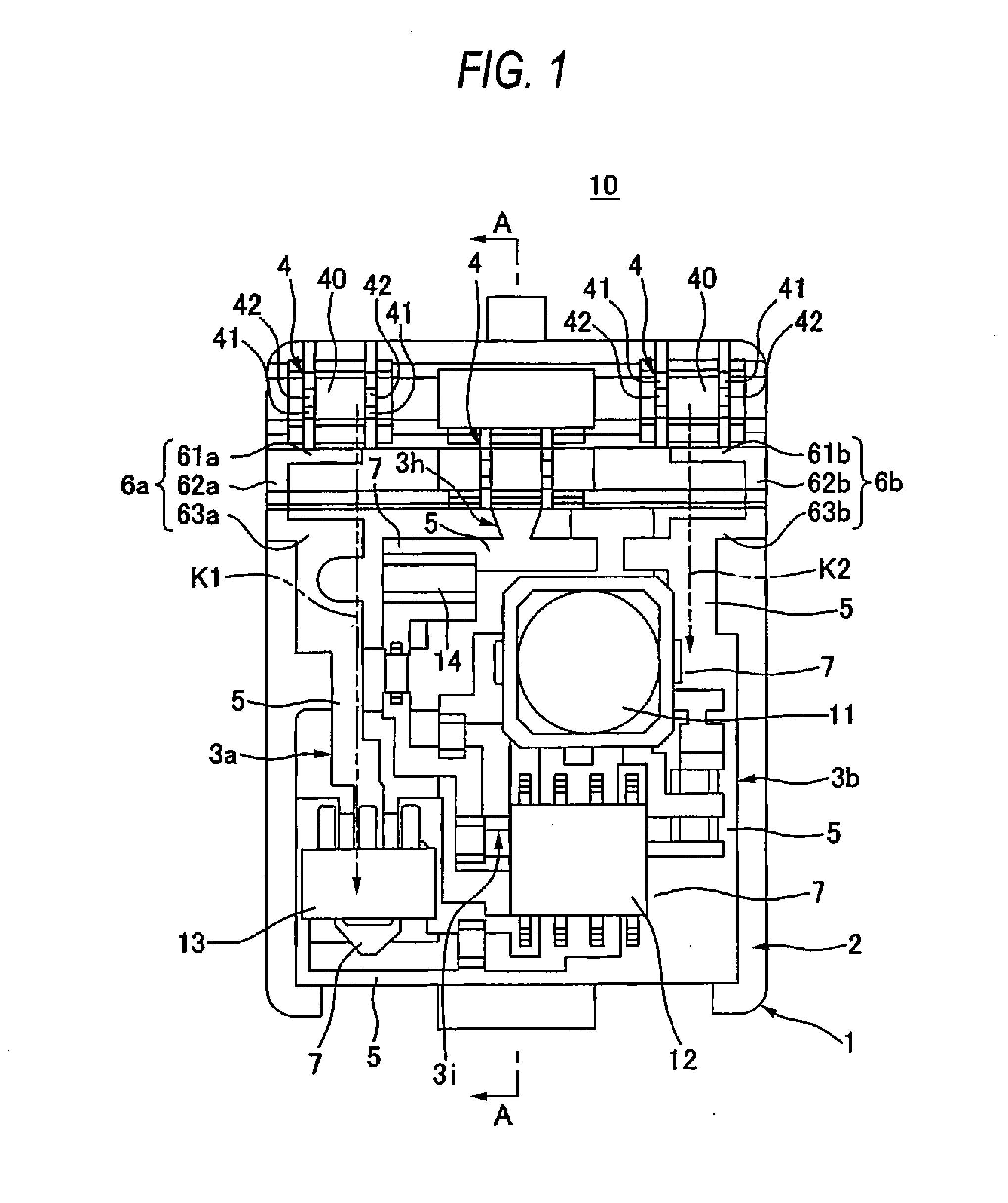 Bus bar attaching member and room lamp for vehicle having bus bar attaching member