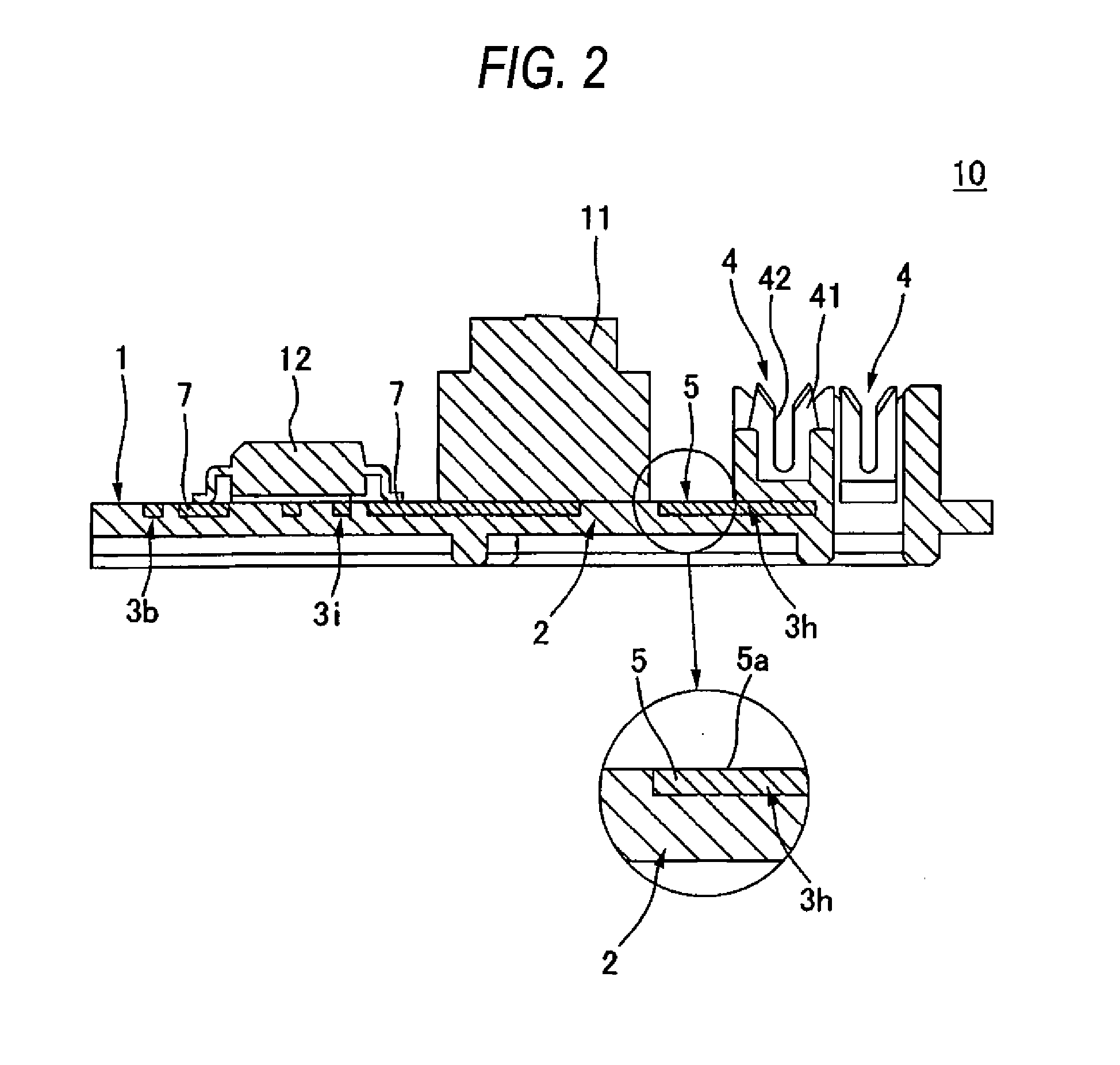 Bus bar attaching member and room lamp for vehicle having bus bar attaching member