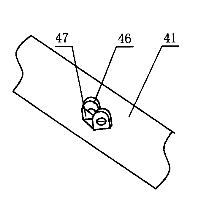 Traction type ice-breaking snow remover