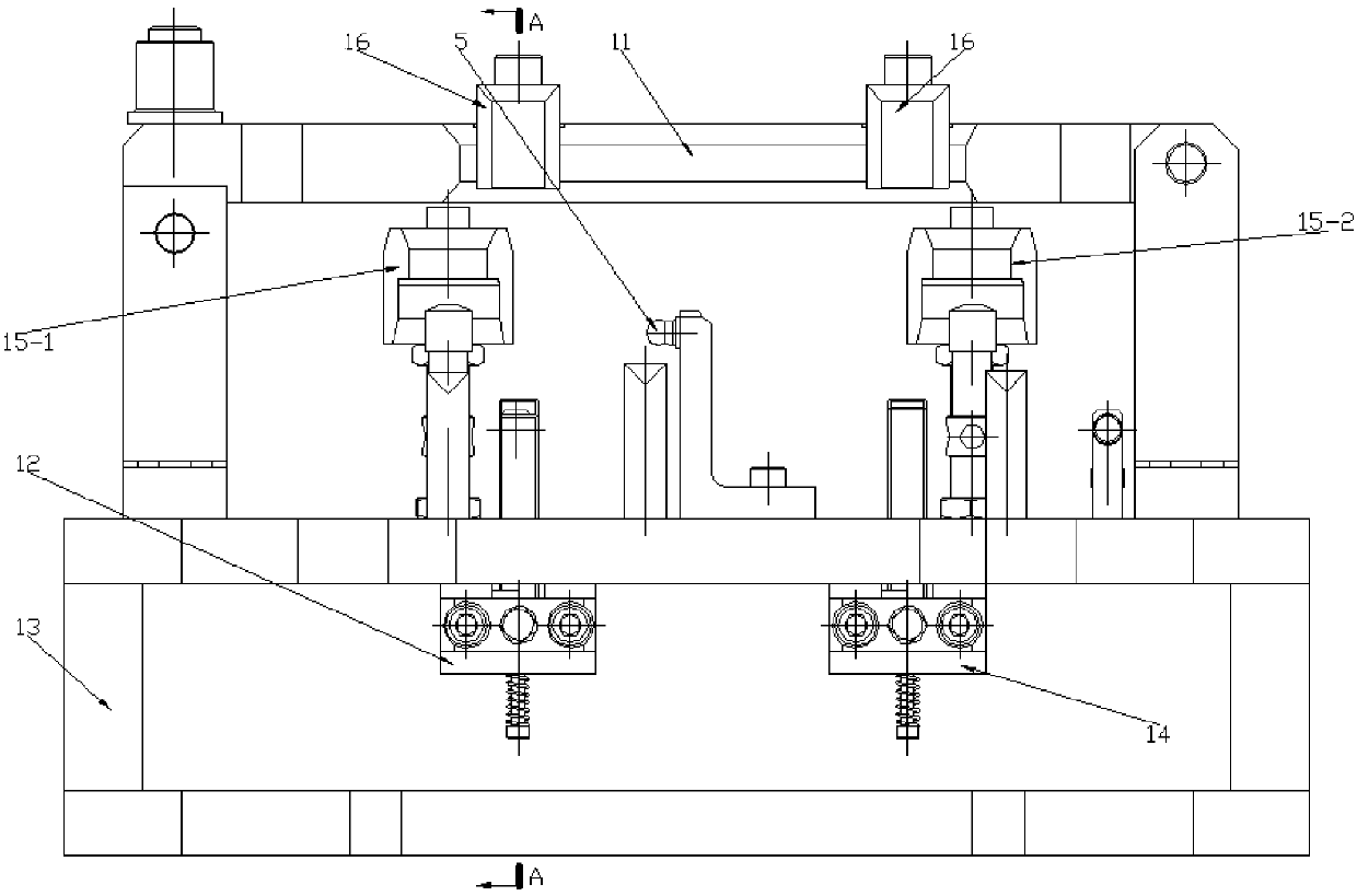 Tool for machining multiple guider blades of large gas turbine