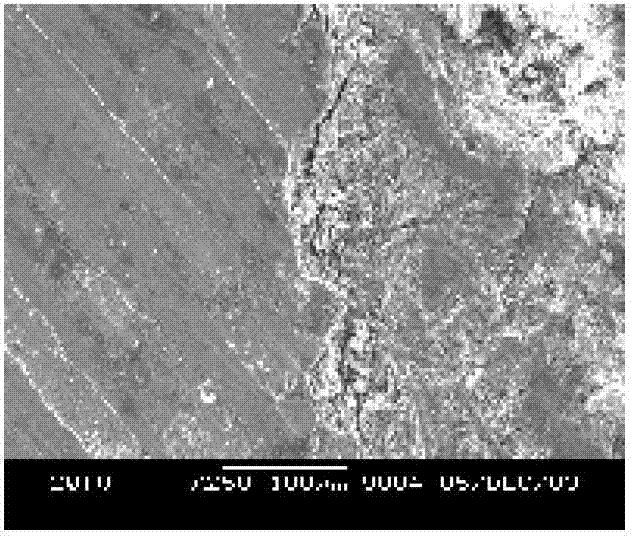 Scale removing agent applicable to alkaline-surfactant-polymer flooding and scale removing and unfreezing process