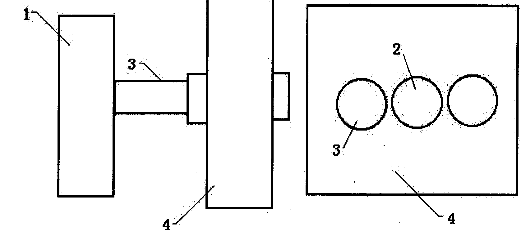 Compressing apparatus and control method for multi-cylinder synchronously pressurizing