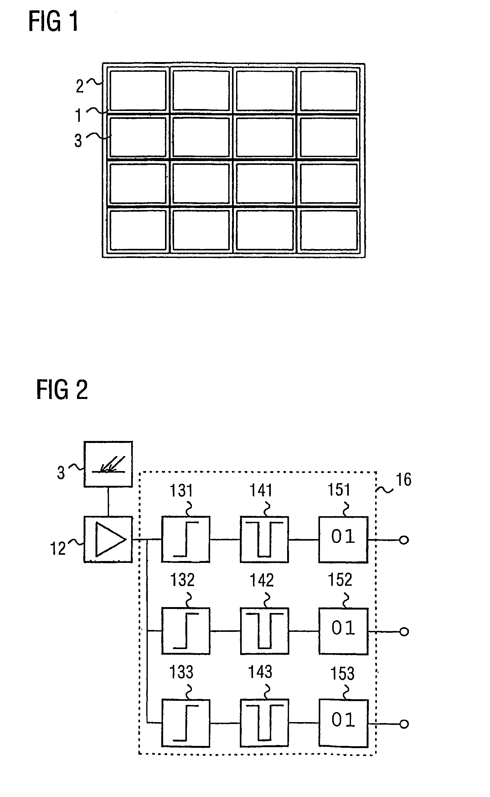 Computer tomograph comprising energy discriminating detectors