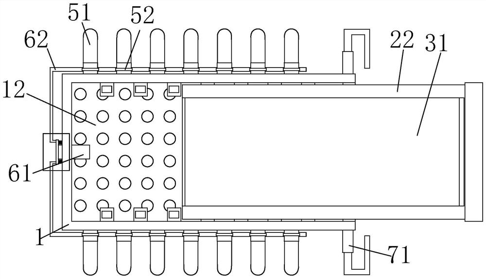 Water-cooled slag discharging device and method for realizing water circulation