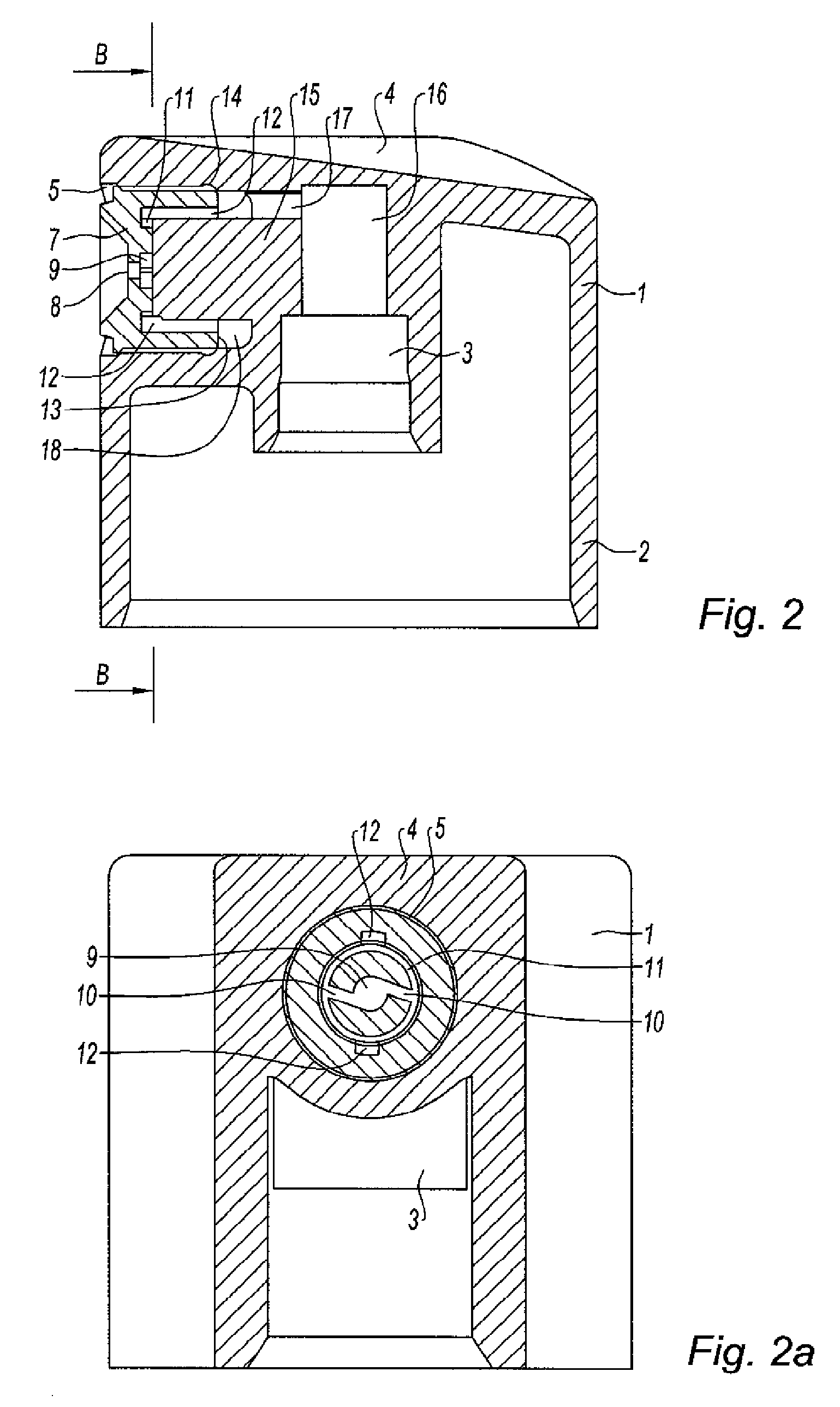 Spray nozzle comprising axial grooves to provide a balance supply to the vortex chamber