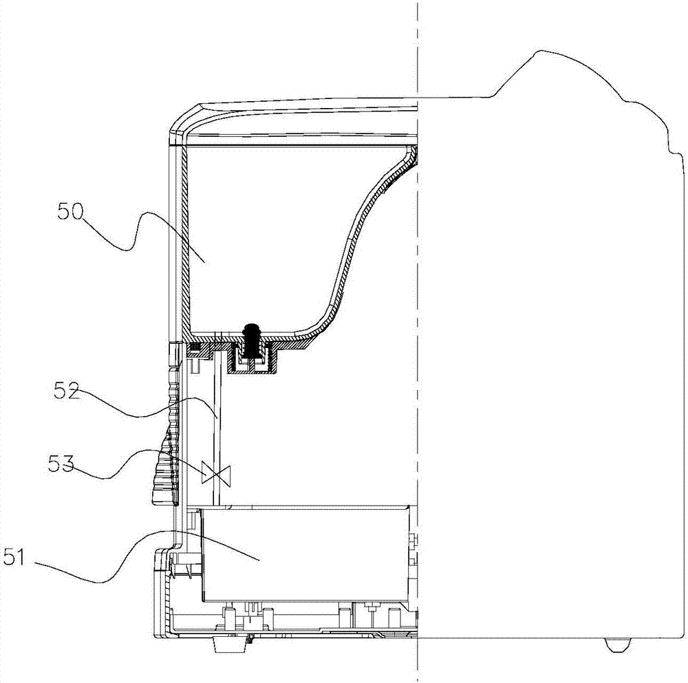 External water tank and ice maker