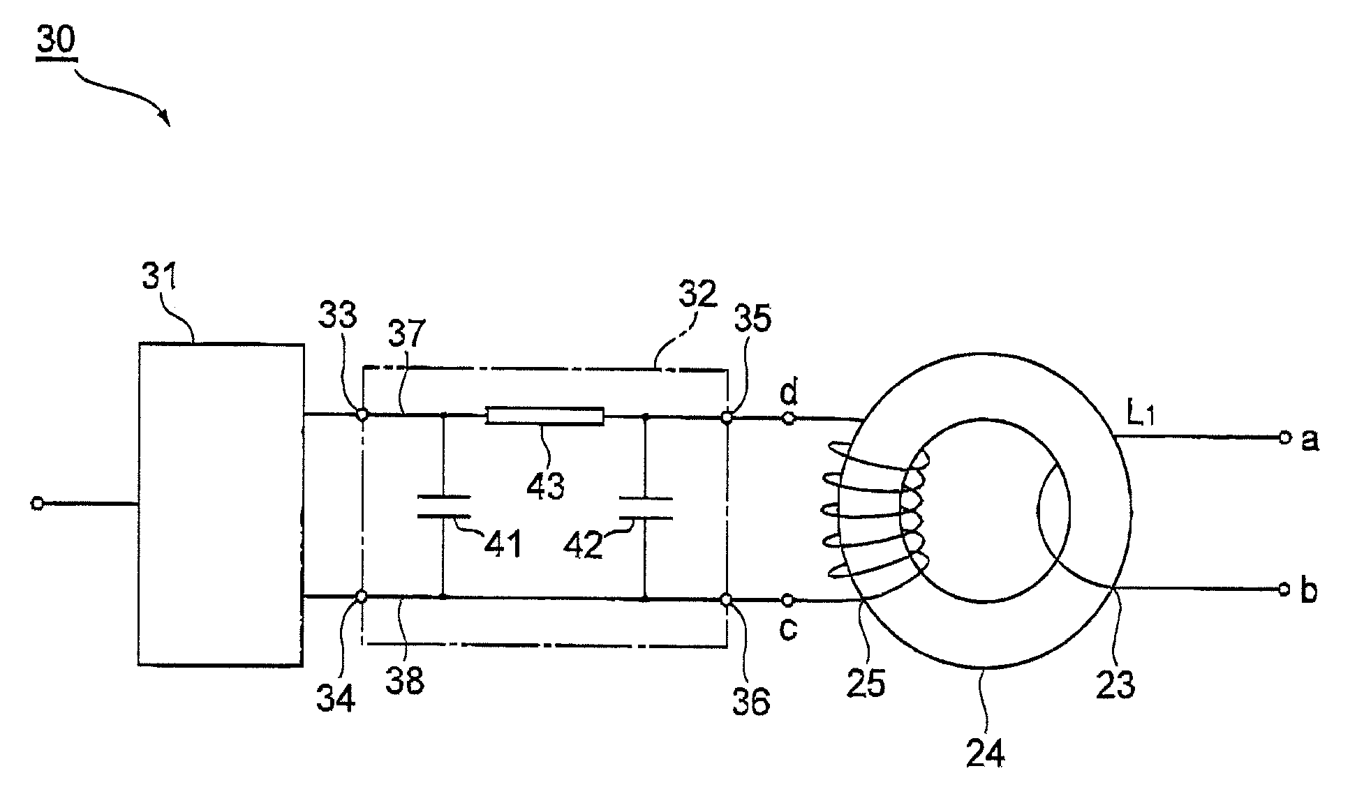 Particle accelerator and charged particle beam irradiation apparatus including particle accelerator