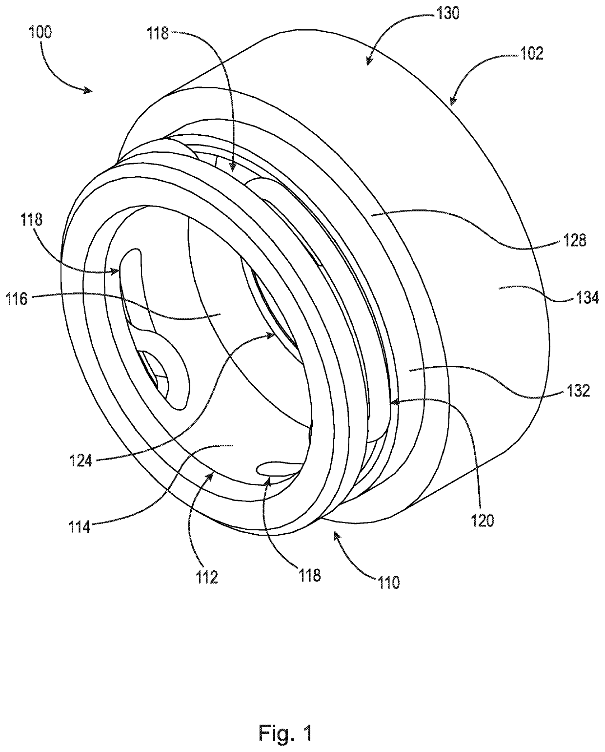 Fluid connector having a deformable tab and plug/connector assembly