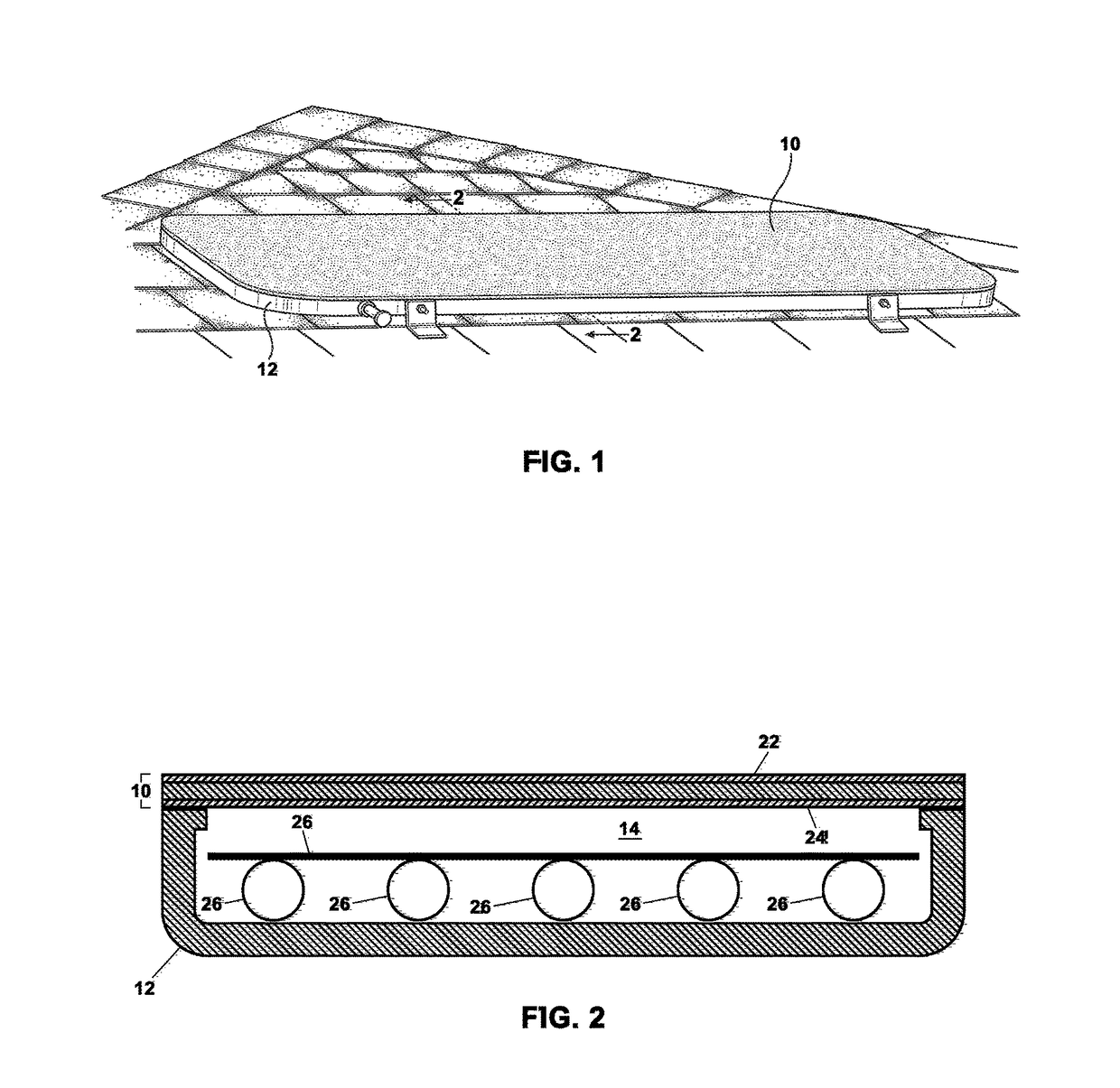 Solar collector comprising an opaque cover