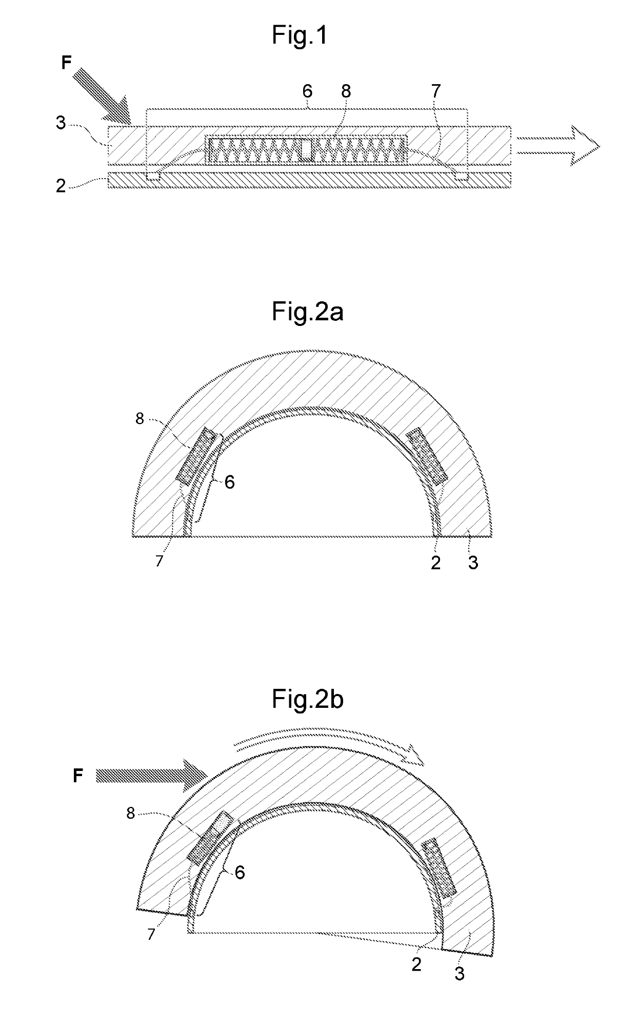 Connecting arrangement and helmet comprising such a connecting arrangement