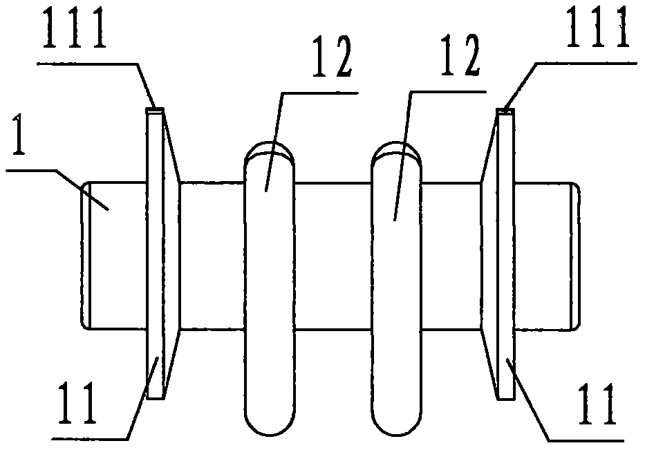 Distributing wheel of paper shredder with slot for paper clamping