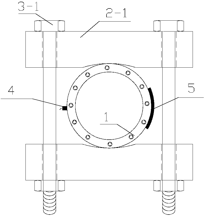 Test device and method for evaluating anti-cracking sensitivity of pipeline steel in acid environment