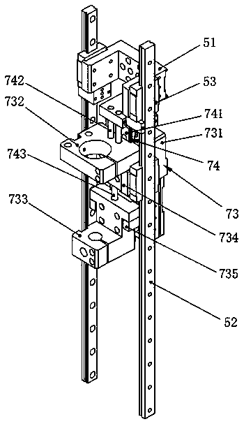 Automatic screw conveying device and automatic assembling equipment with same