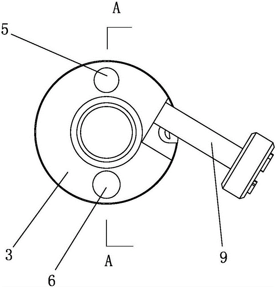 Oil supplying mechanism for rotating shuttle of sewing machine and sewing machine