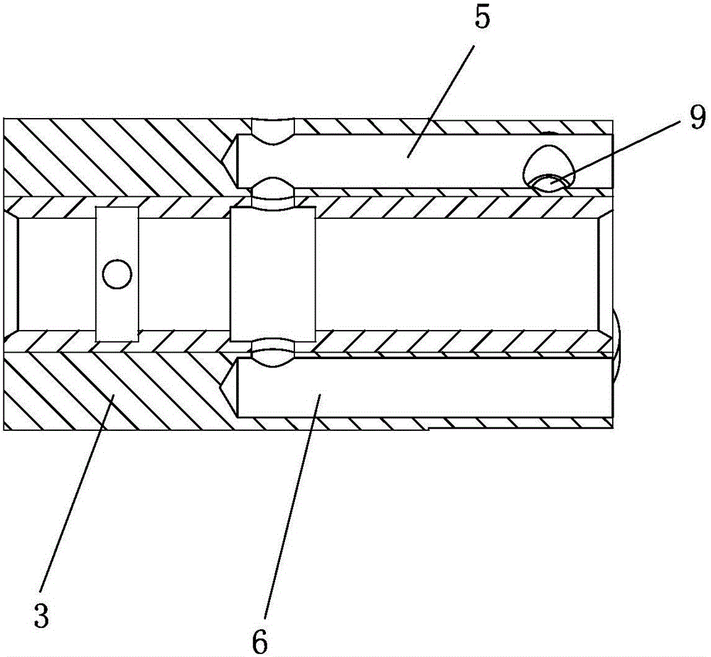 Oil supplying mechanism for rotating shuttle of sewing machine and sewing machine