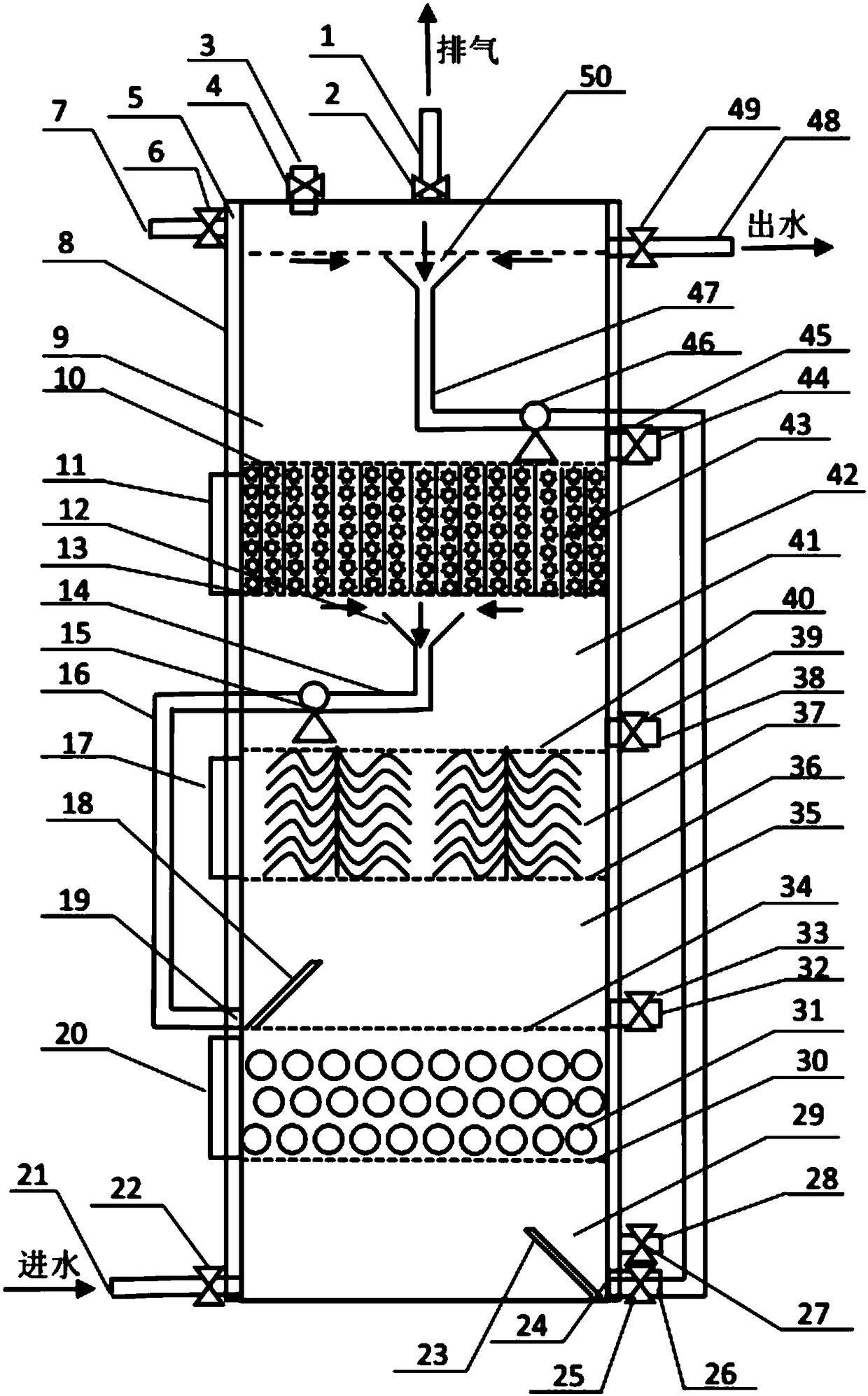 Waste leachate-based high-efficiency nitrogen and carbon removing anaerobic reaction device and method