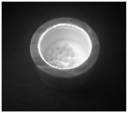 Preparation method of high fluorescence efficiency Cs2AgxNa1-xInncl6 dual-layer perovskite