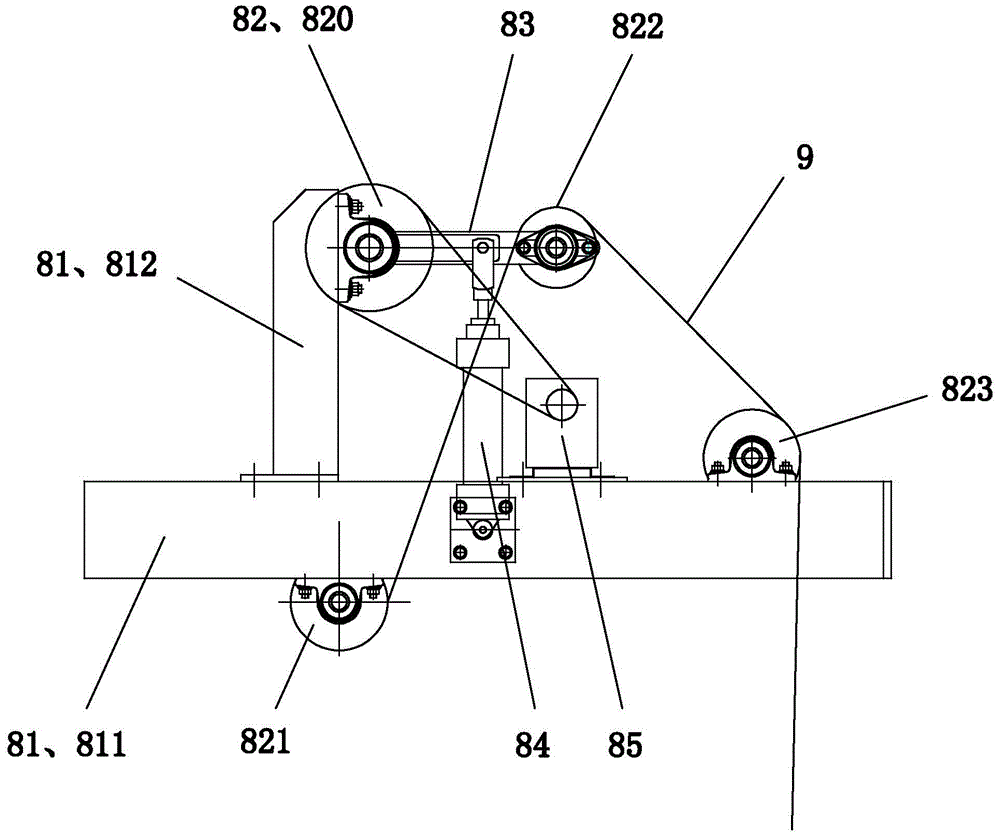 Singeing machine capable of feeding cloth by balanced tensile force