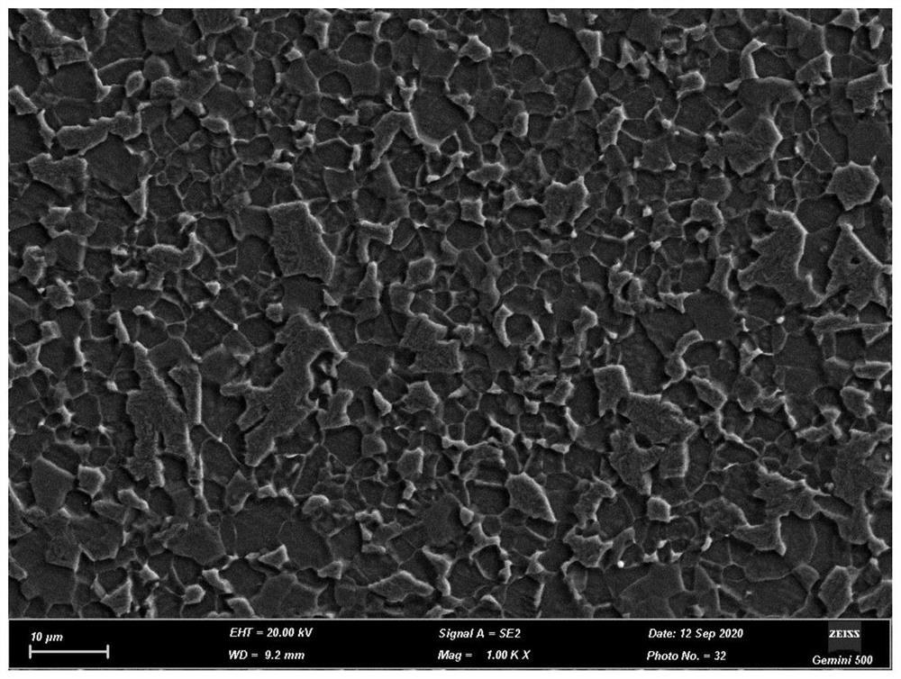 On-line quenching complex-phase structure hot-rolled wear-resistant steel and preparation method thereof