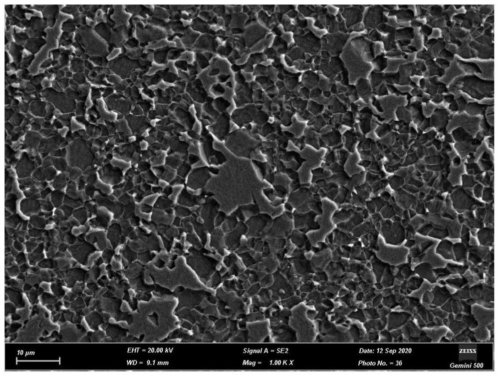 On-line quenching complex-phase structure hot-rolled wear-resistant steel and preparation method thereof