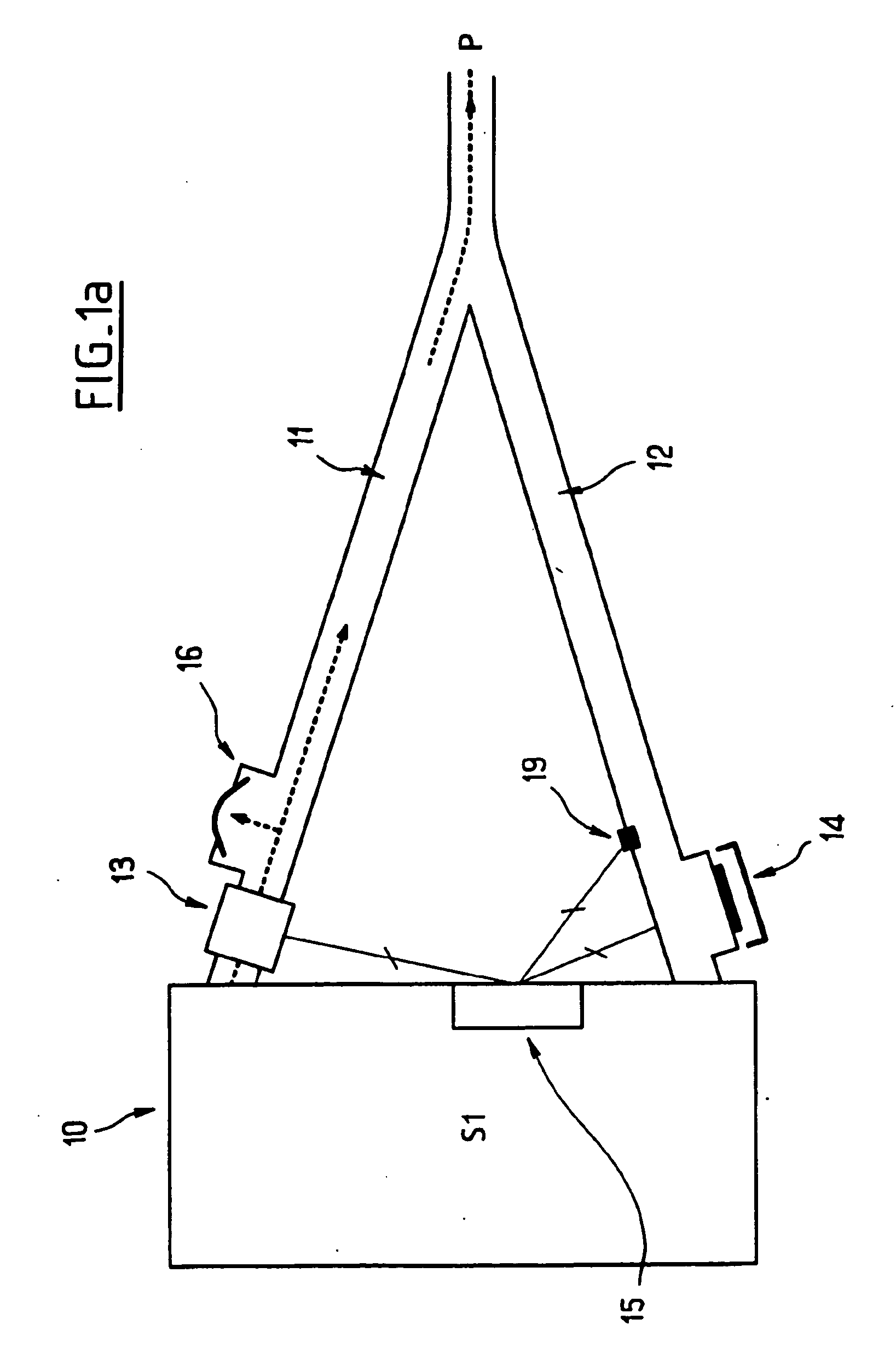 Breathing assistance device comprising a gas regulating valve and associated breathing assistance method