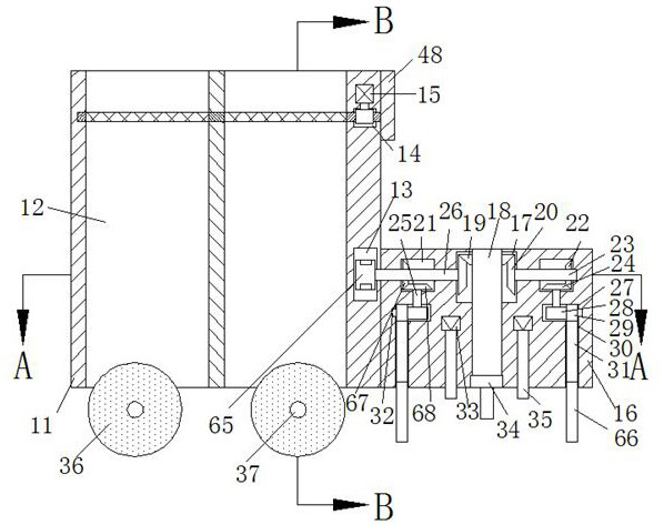 Wood carving machine cleaning auxiliary device with wood chip splashing prevention function