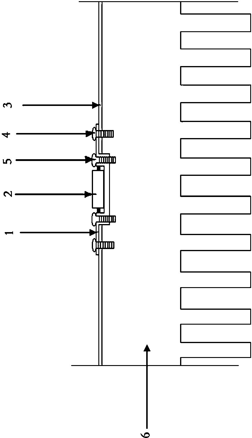 Installation device and method of radio frequency power amplifier with radiating and grounding performances