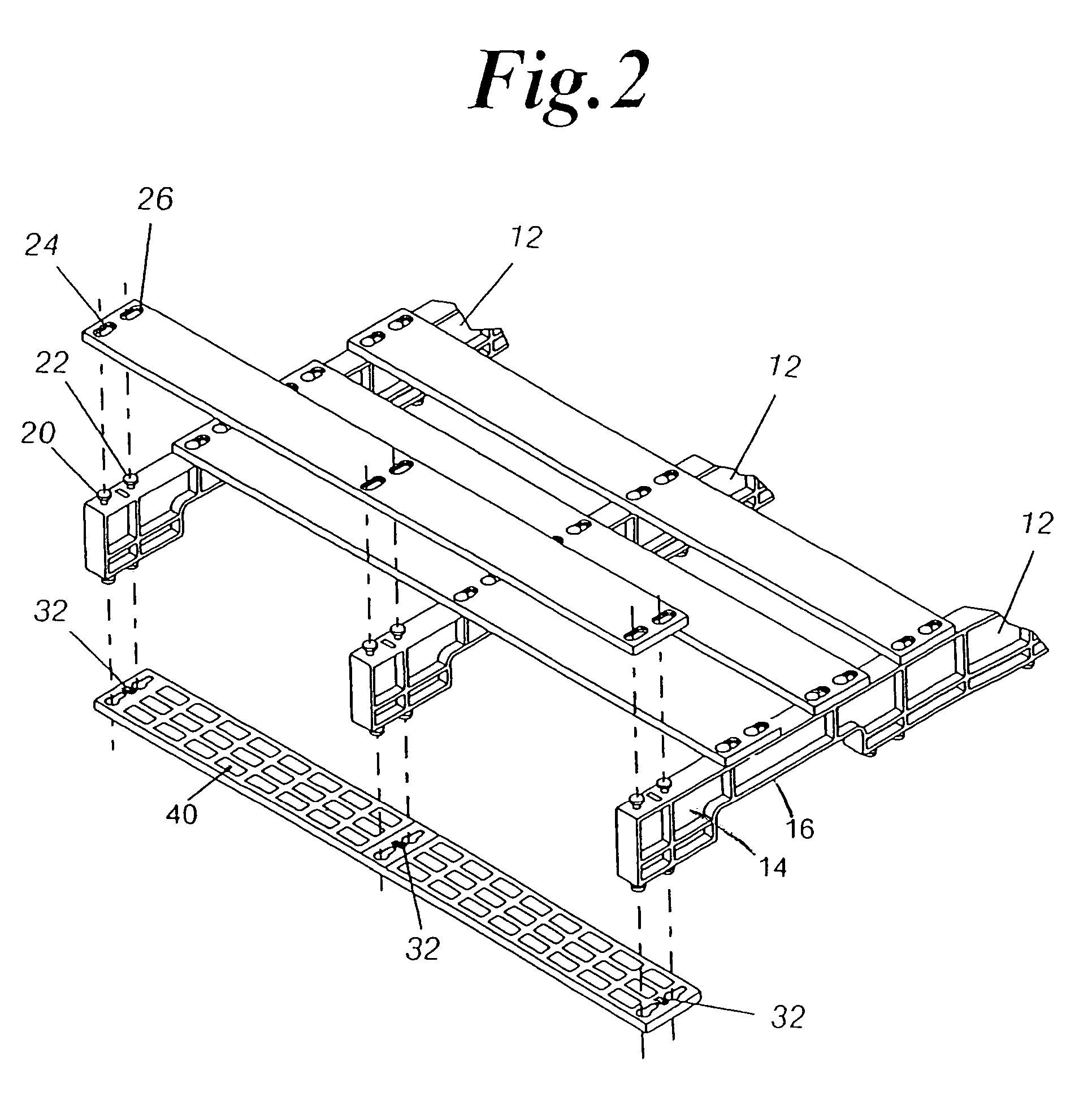 Easily assembled and repairable plastic shipping pallet